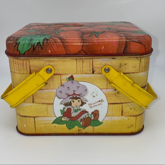 Vintage 1980 Strawberry Shortcake Metal Tin - Picture 1 of 7